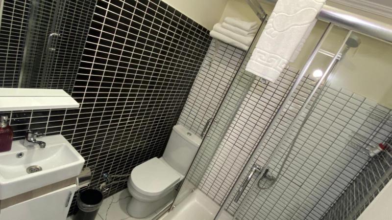 Queen Room with Balcony image 1