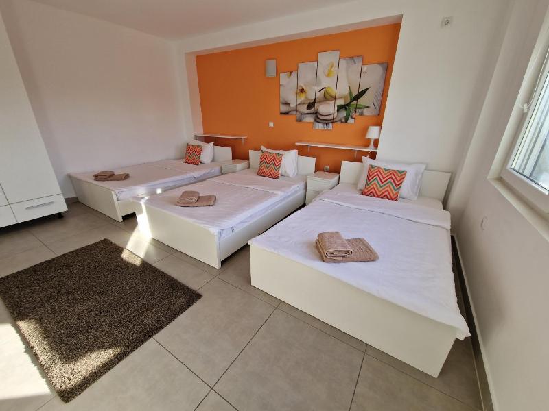 Standard Triple Room image 3