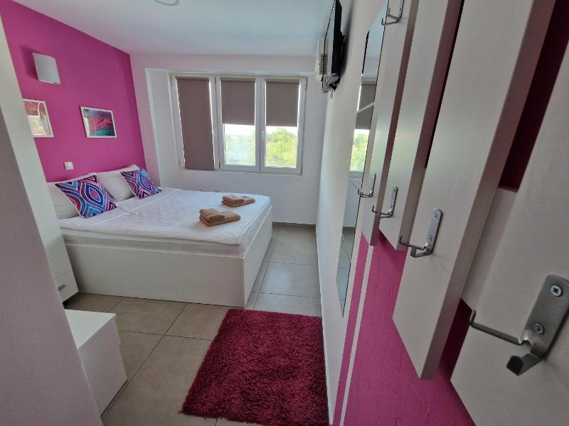 Double Room with Pool View image 1