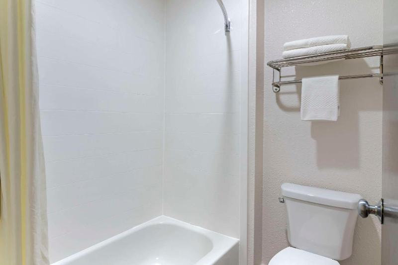 King Room - Non-Smoking image 1