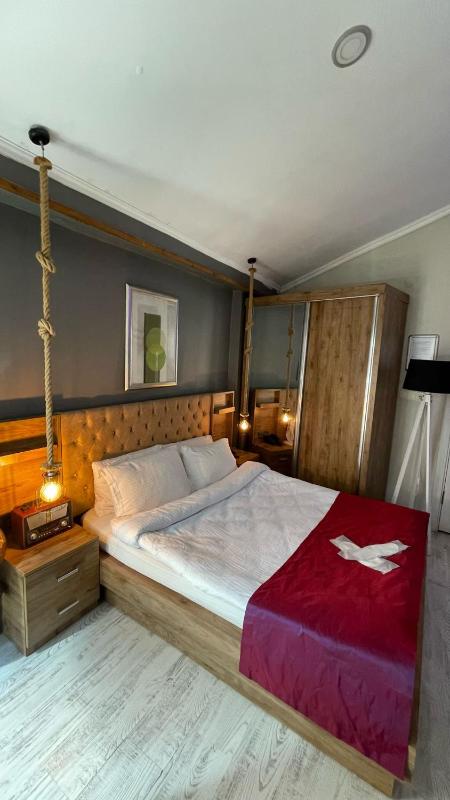 King Room with Spa Bath image 3