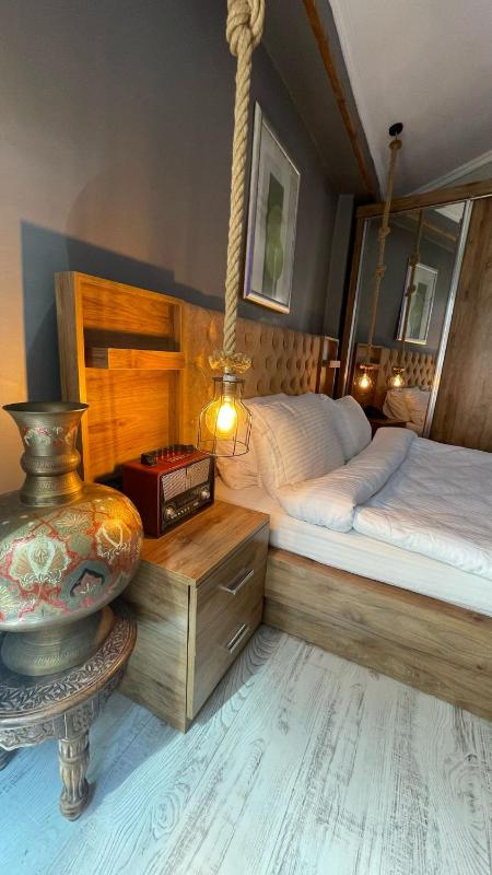 King Room with Spa Bath image 2