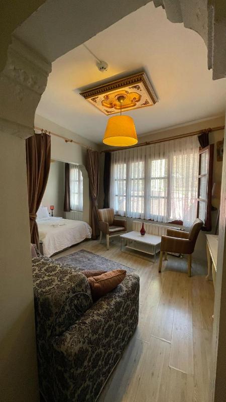 Large Double Room image 4