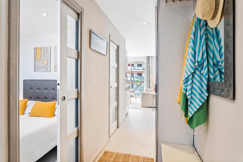 Downtown Cannes Modern 1-Br Apartment - image 7