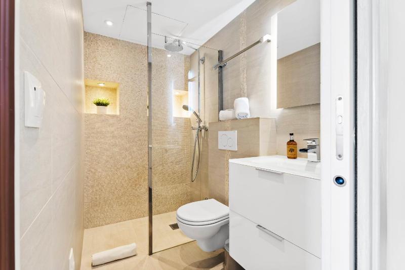 Downtown Cannes Modern 1-Br Apartment - image 10