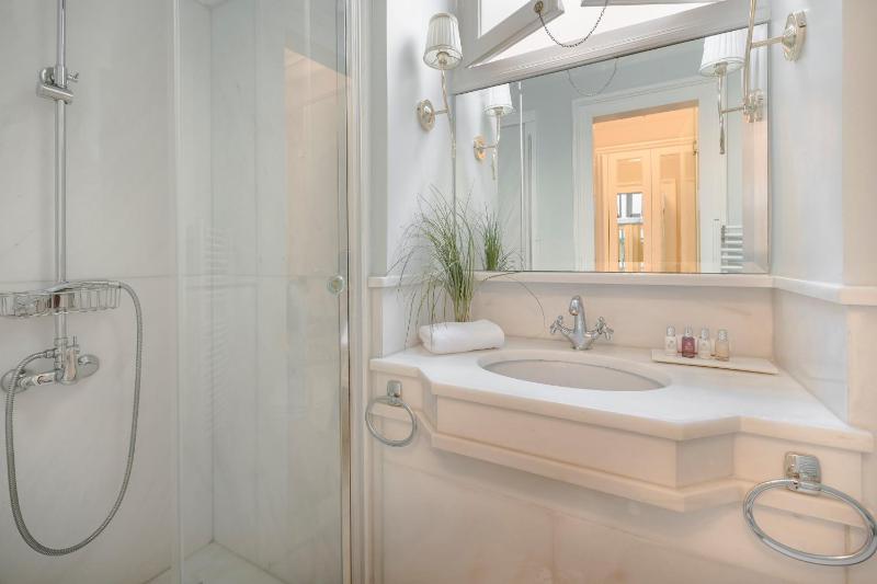 Special Offer - Junior Suite image 3