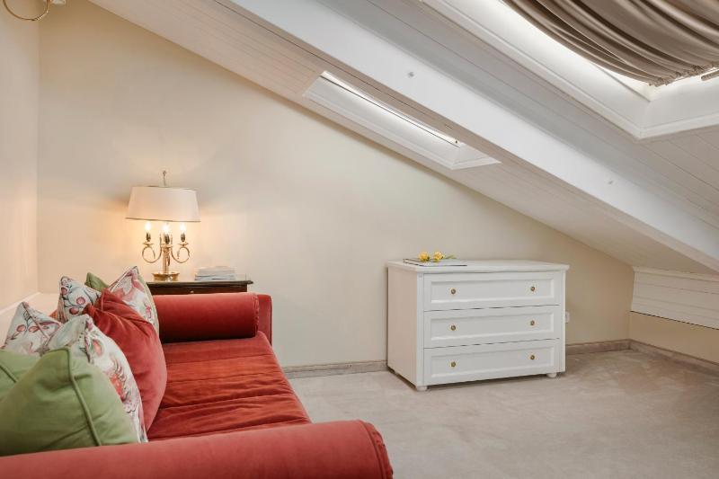 Signature Suite with Acropolis View image 3