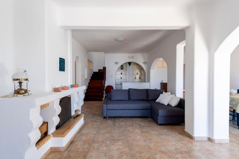 Parikia Cove Mansion - image 22
