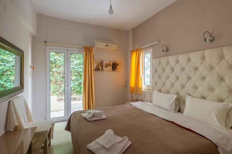 Standard King Room image 1