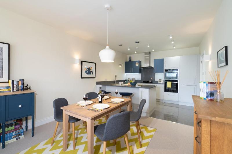 Idyllic Ambleside Retreat with Panoramic Views by LetMeStay - image 1
