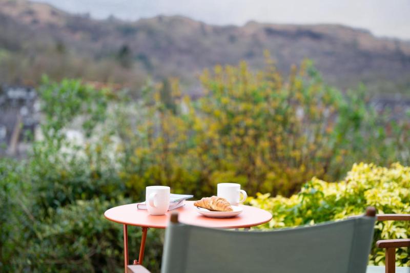 Idyllic Ambleside Retreat with Panoramic Views by LetMeStay - image 22