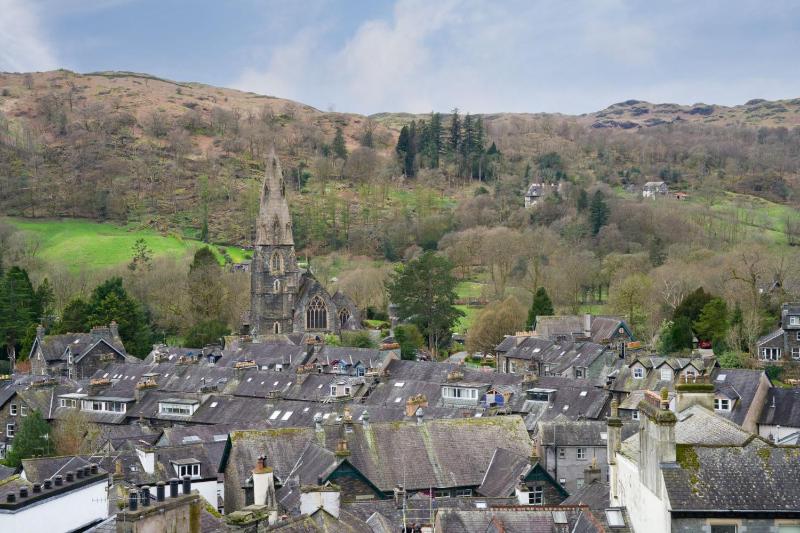 Idyllic Ambleside Retreat with Panoramic Views by LetMeStay - image 11