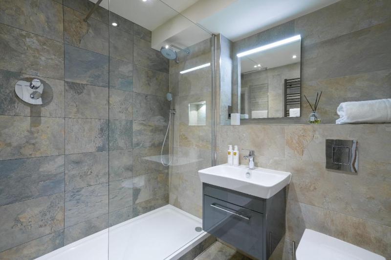 Idyllic Ambleside Retreat with Panoramic Views by LetMeStay - image 24