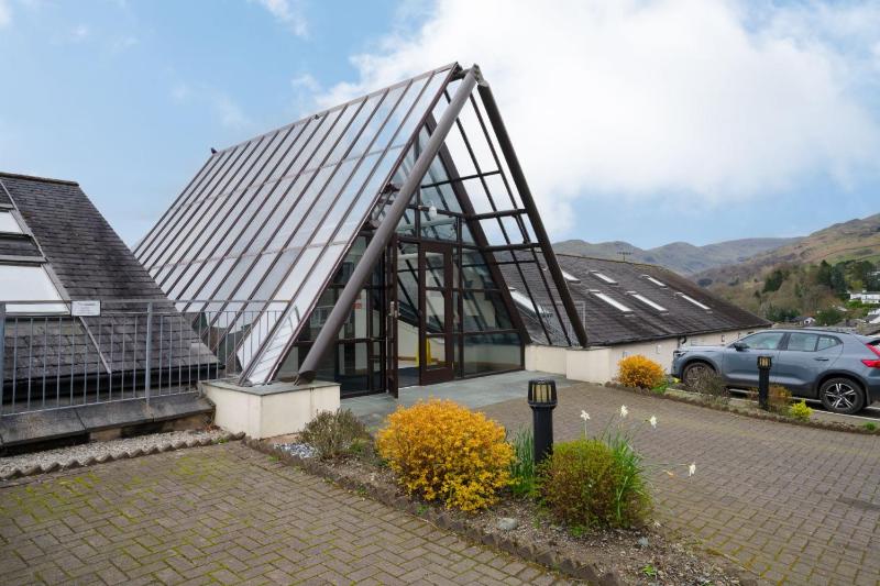 Idyllic Ambleside Retreat with Panoramic Views by LetMeStay - image 26