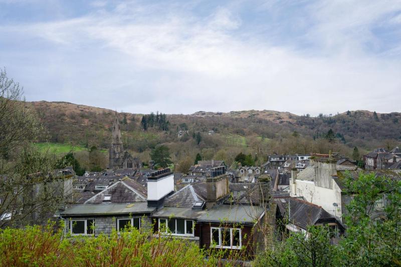 Idyllic Ambleside Retreat with Panoramic Views by LetMeStay - image 5
