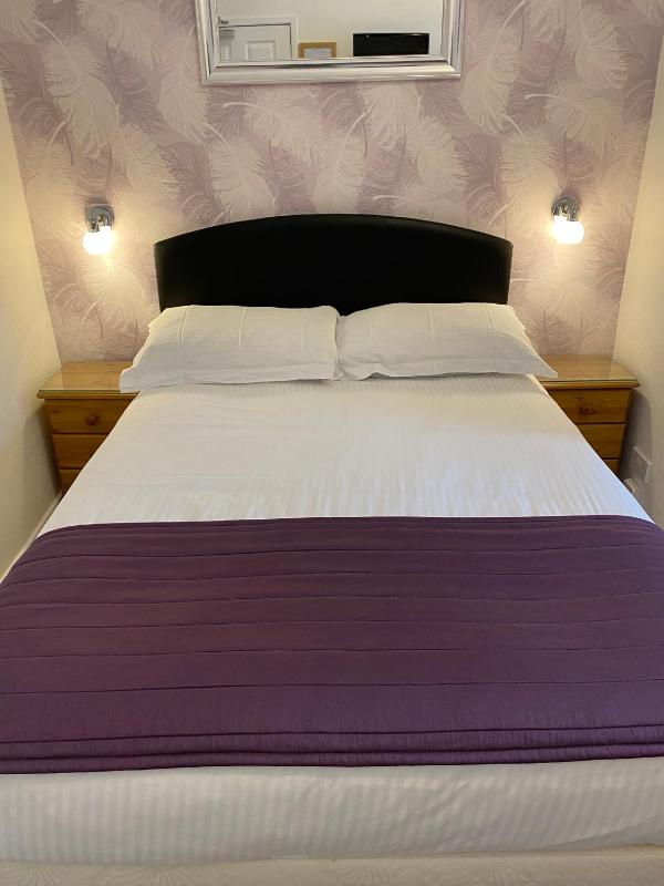 Standard Double Room image 4