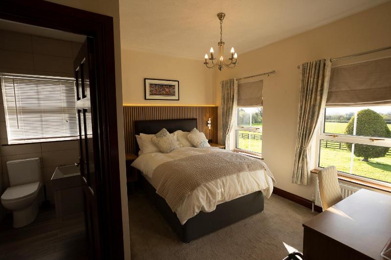 Deluxe Double Room with Shower image 1
