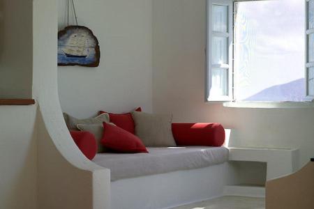VIP Suite with Outdoor Plunge Pool and Caldera View image 4