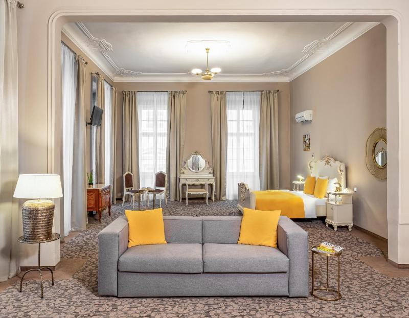 Superior Double Room image 1