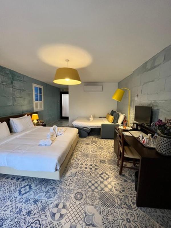 Superior Double Room image 1
