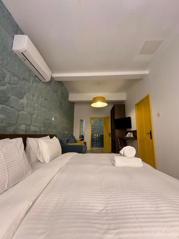 Superior Double Room image 4