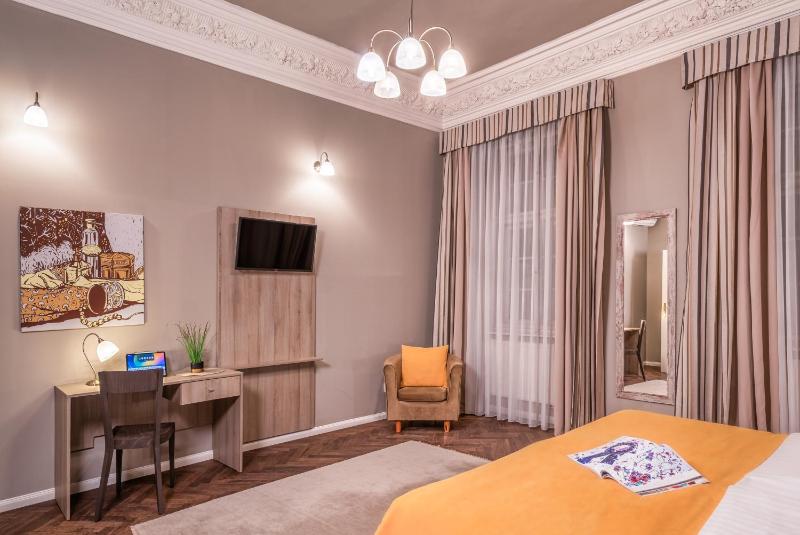 Deluxe Double Room image 4