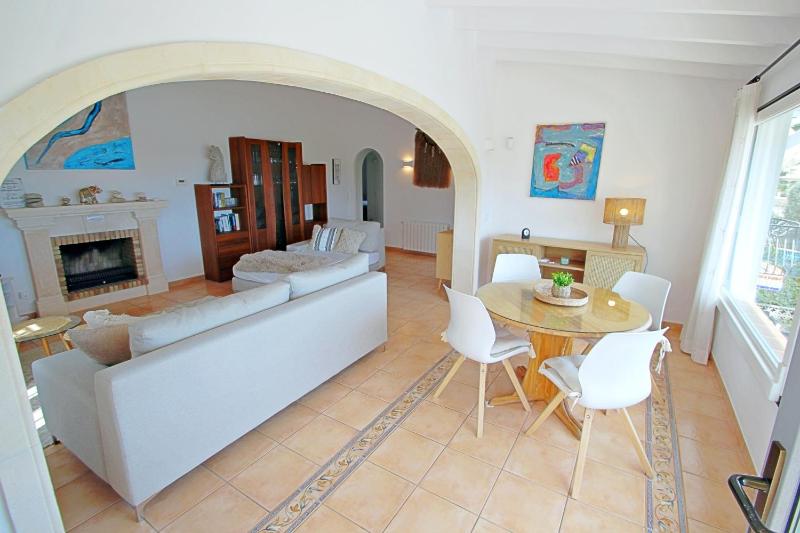 Golondrina - panoramic hillside holiday house in Moraira - image 15