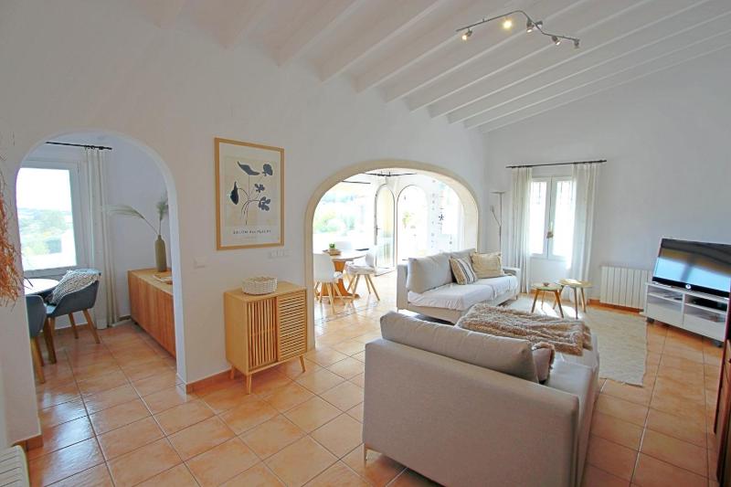 Golondrina - panoramic hillside holiday house in Moraira - image 10