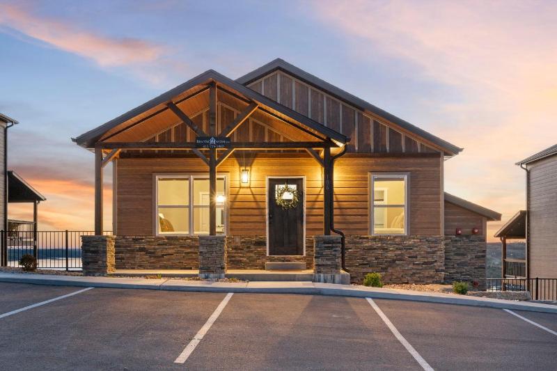 Five-Bedroom Holiday Home image 2