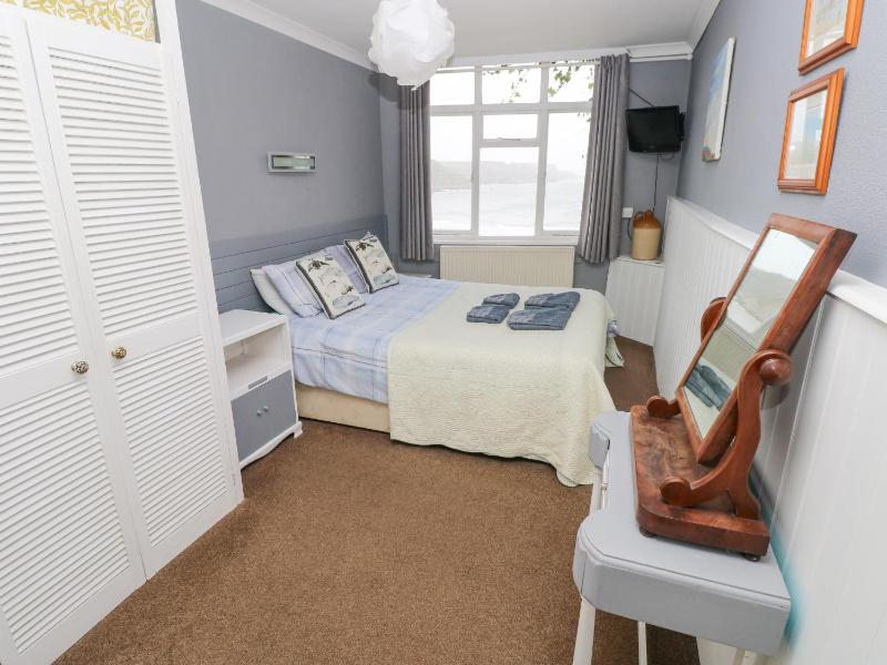 Apartment 4 - image 15