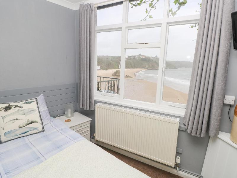 Apartment 4 - image 7