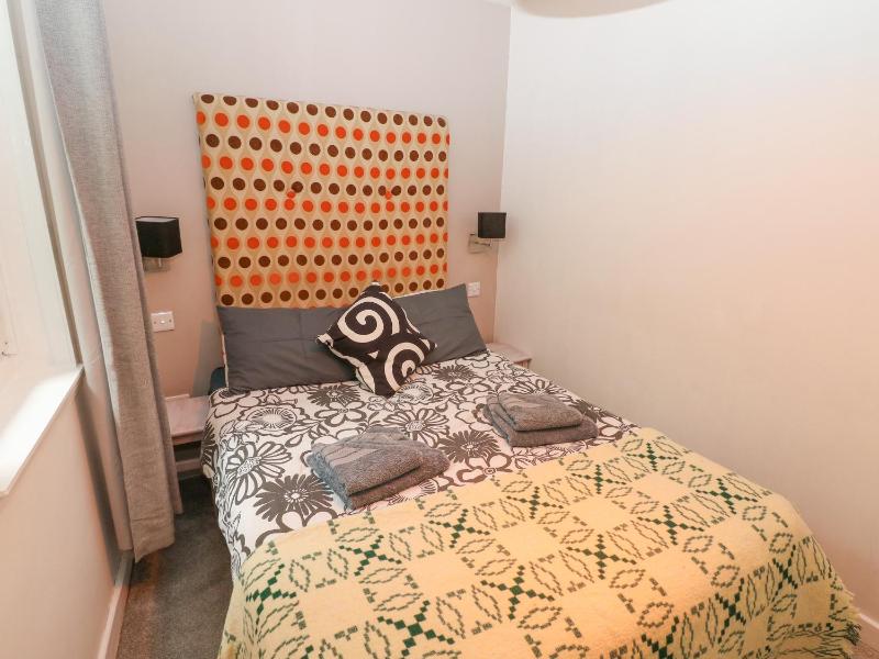Apartment 4 - image 9