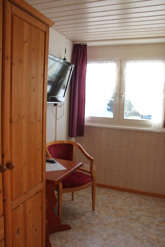 Single Room with Shared Bathroom image 4