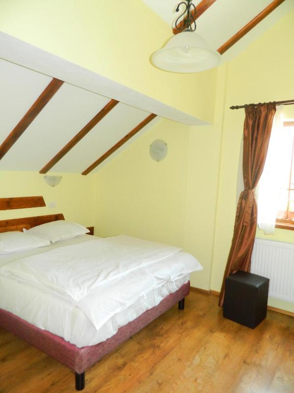 Standard Double Room image 2