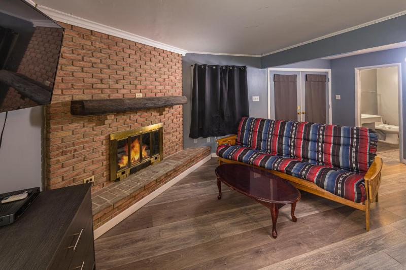 King Studio with Sofa Bed image 3