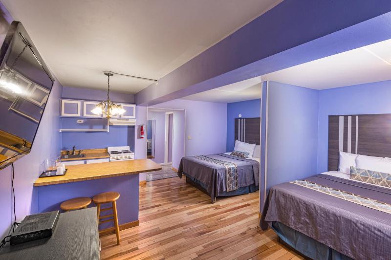 Deluxe Double Room (2 Adults + 1 Child) image 2