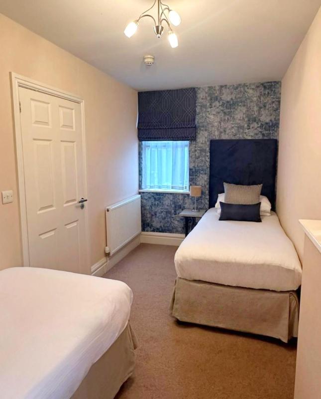 Large Double or Twin Room image 1
