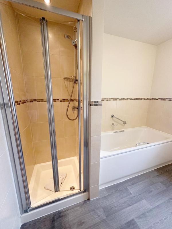 Large Double or Twin Room image 4