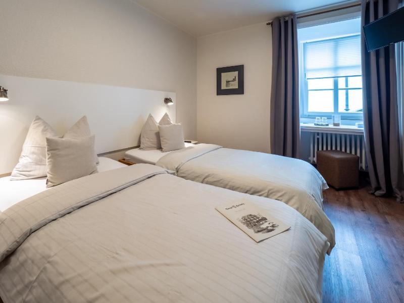 Twin Room image 1