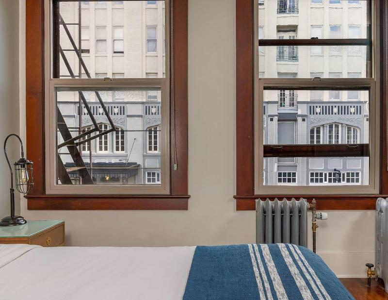 Deluxe Room image 2