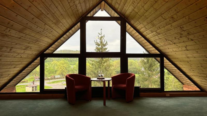 Standard Twin Room with Mountain View image 4