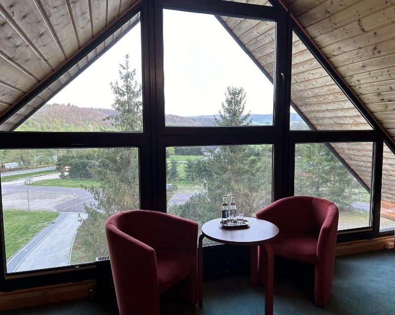 Standard Twin Room with Mountain View image 3