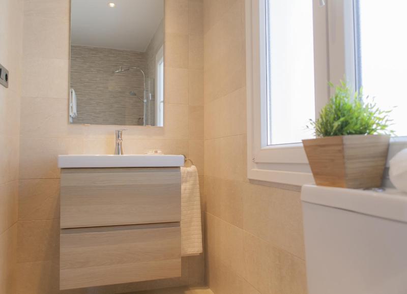 Double Room with Balcony image 2