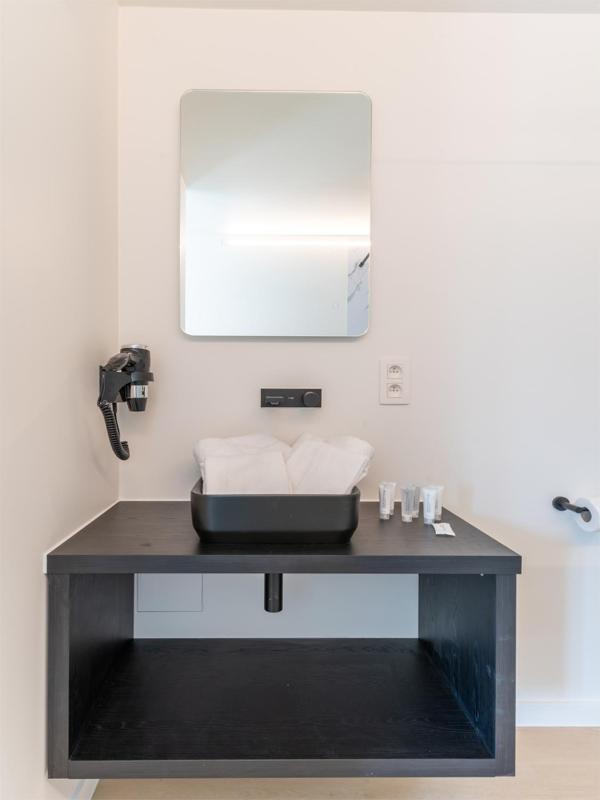 Lace Hotel - image 16