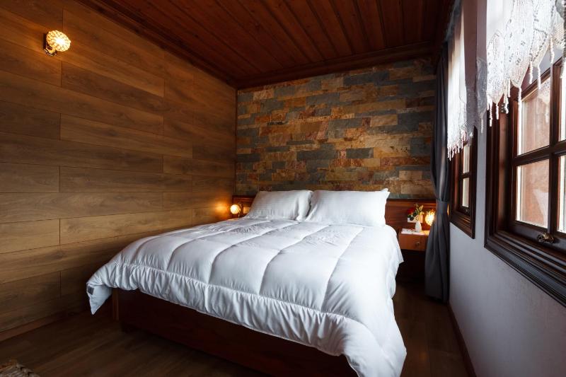 Deluxe Triple Room image 2
