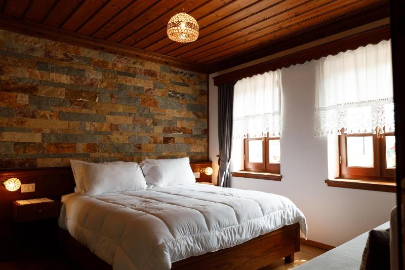 Deluxe Triple Room image 1