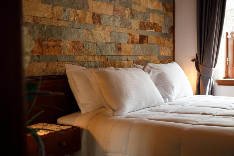 Deluxe Triple Room image 4