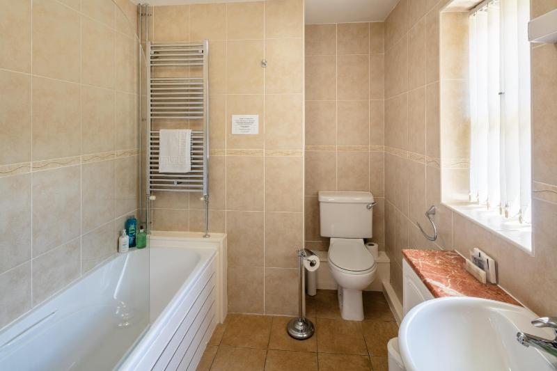 King Double or Twin Room - Ground Floor image 2