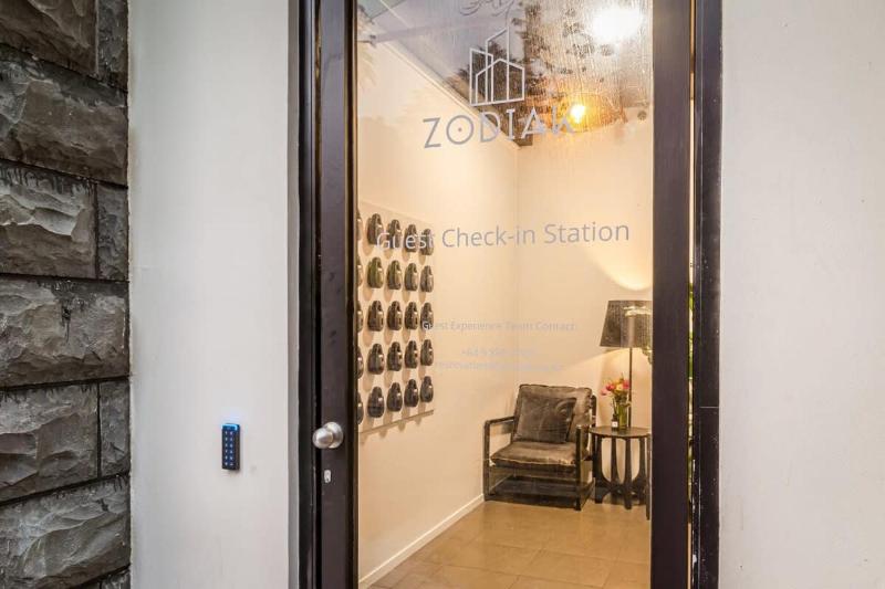 Beautiful 2BR Unit next to Myers Park Zodiak Stays - image 4