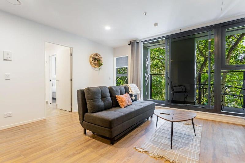 Auckland City Charm - 2BR Haven by Zodiak Stays - image 3